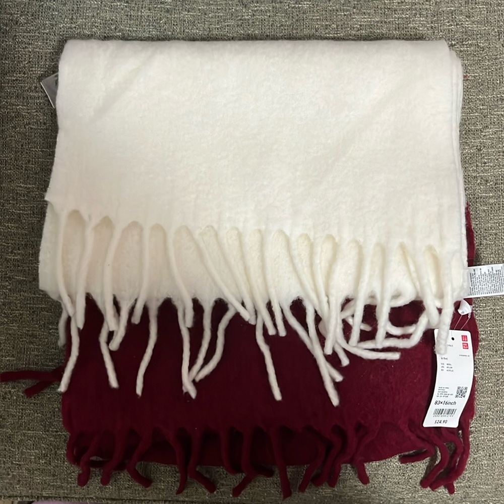 Uniqlo wool blend chunky scarves